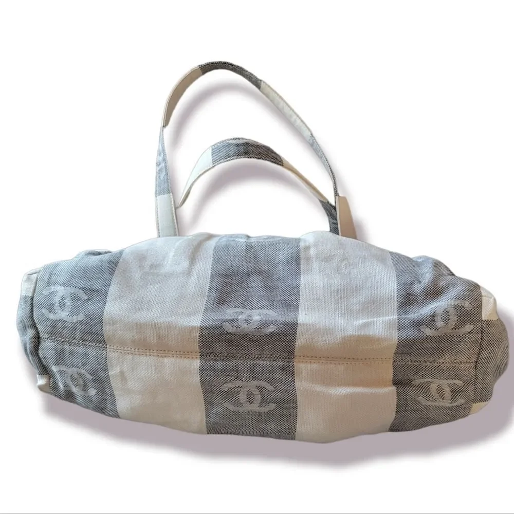 CHANEL Cream and Gray Striped Canvas Shoulder Bag with Wooden Frame - Picture 11 of 15